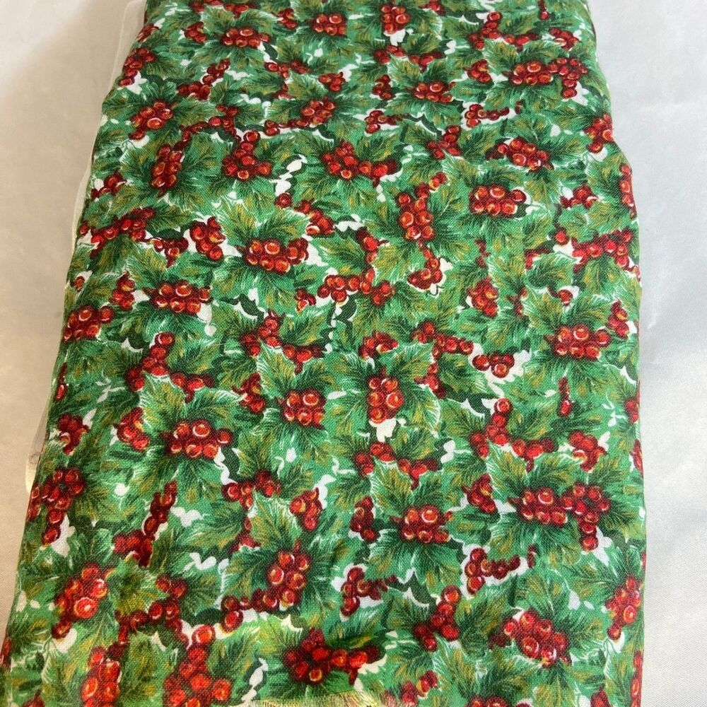 #8284 SIGNATURE CLASSICS BY OAKHURST TEXTILES HOLLY GREEN FABRIC 36 X 44